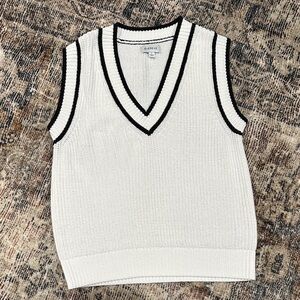 Evereve White and Black V-Neck Sweater Vest
